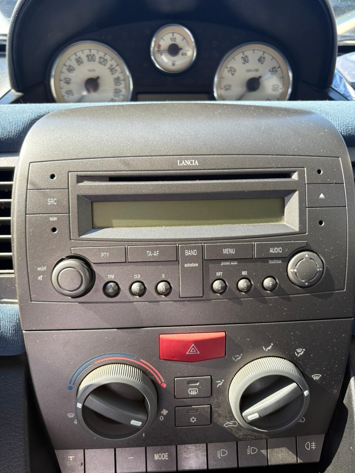 Lancia Ypsilon 1.2 16V Oro 60CV Ok Neopatentati