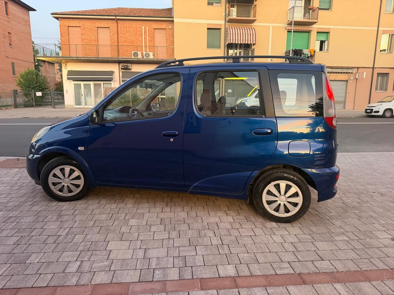 Toyota Yaris 1.3i 16V cat 5 porte Luna