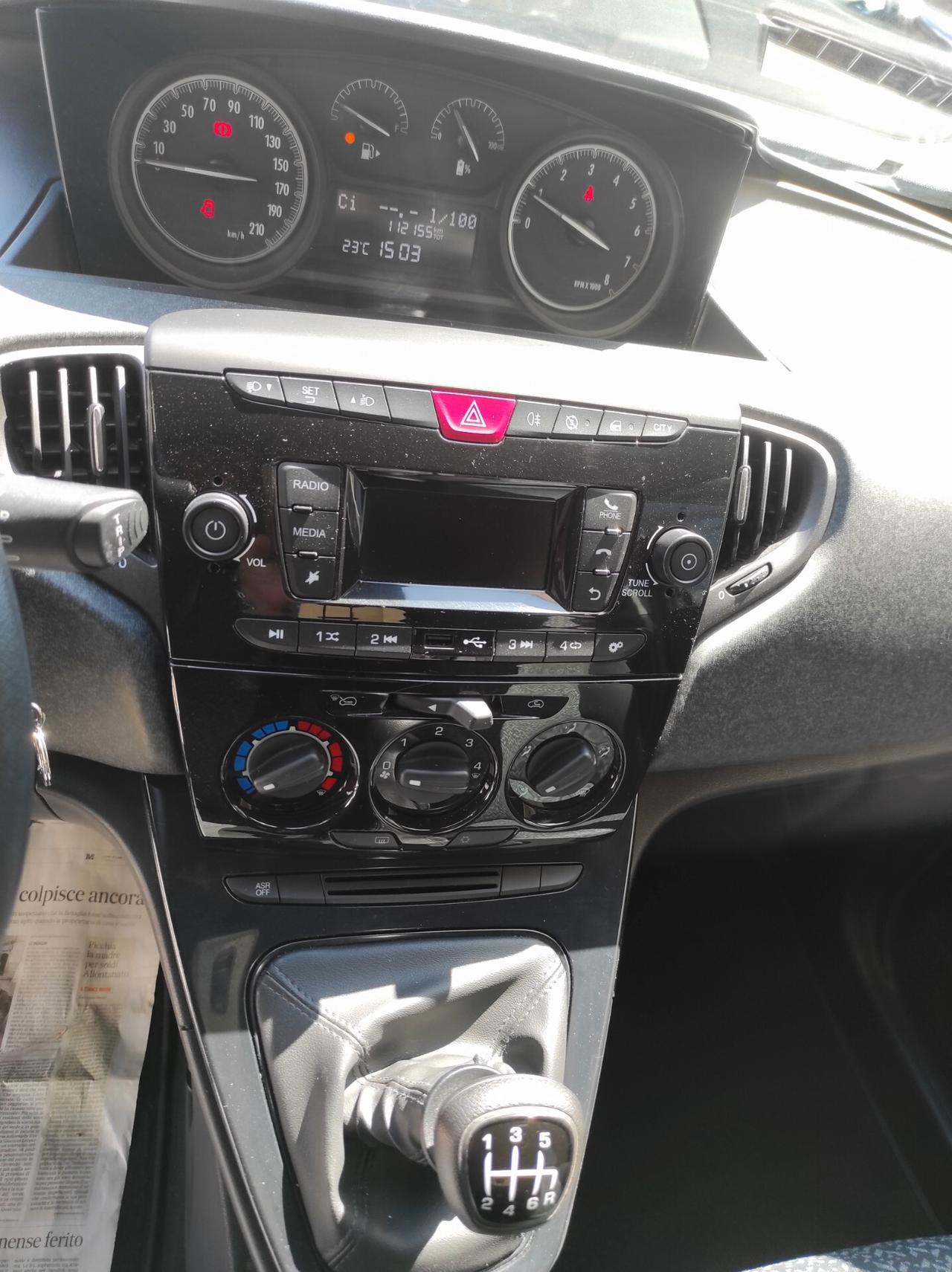 Lancia Ypsilon 2021 1.0 hybrid ubs aux bluetooth
