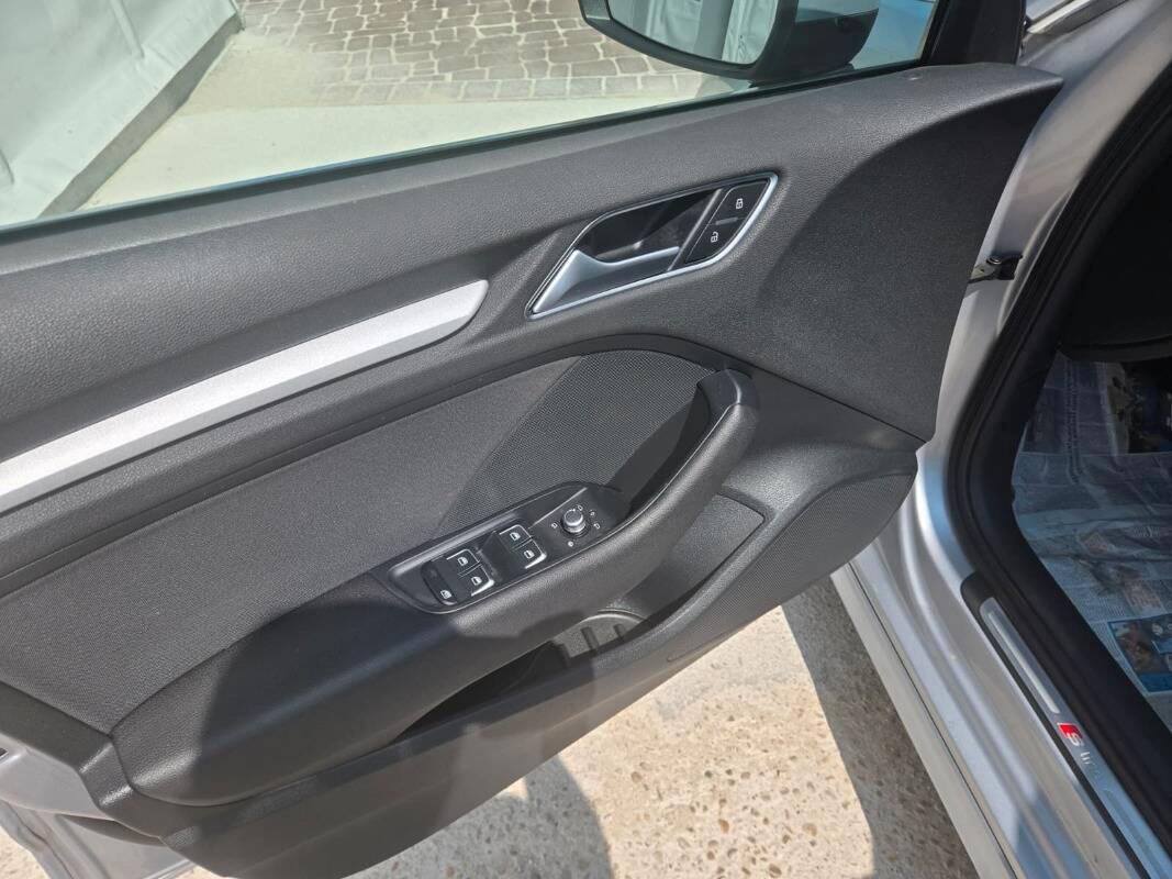 Audi A3 1.6 tdi Business 110cv s-tronic E6