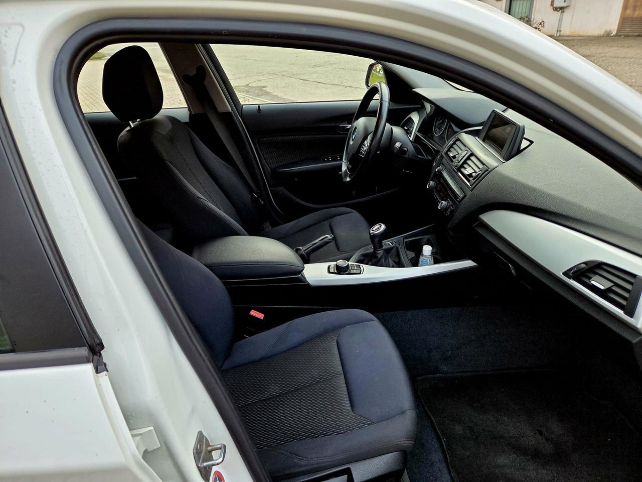 Bmw 116 116d 5p. Unique