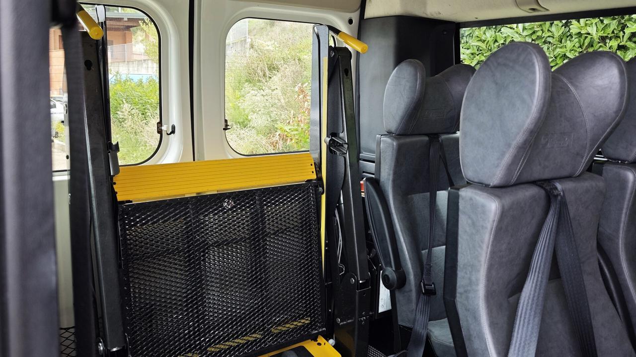 Peugeot Boxer 330 2.0 BlueHDi/130CV trasporto disabili