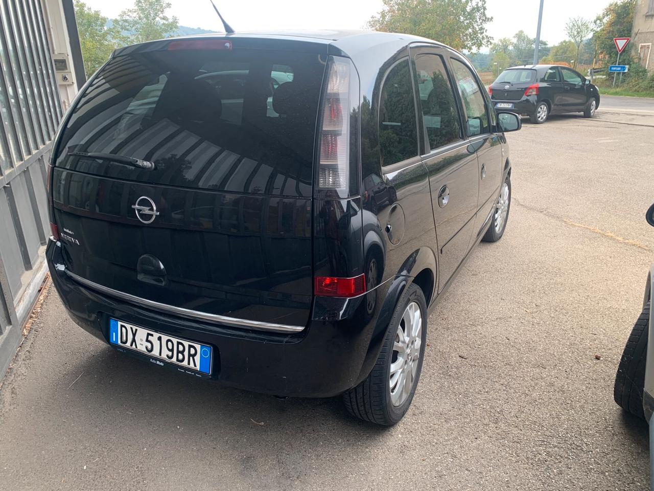 Opel Meriva benzina-anno 2009 148000 km - a posto di meccanica, carrozzeria, interni