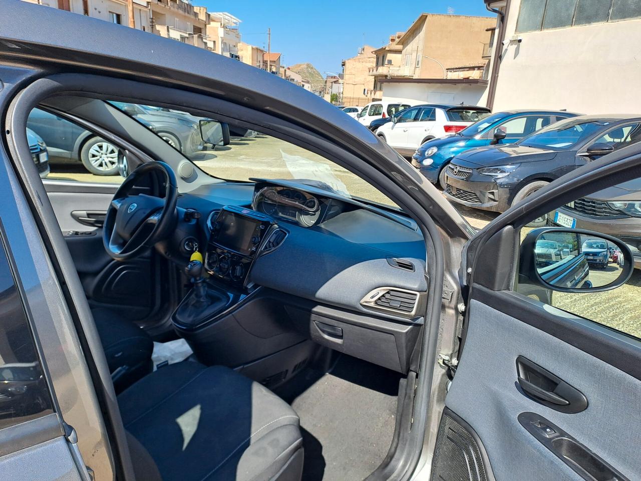 Lancia Ypsilon 1.0 FireFly 5 porte S&S Hybrid Gold