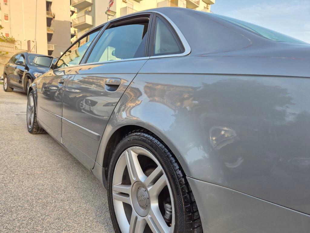 Audi A4 2.0 16V TDI S-LINE BERLINA