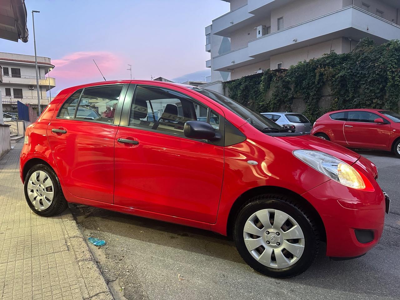 Toyota Yaris 1.0 5 porte Now