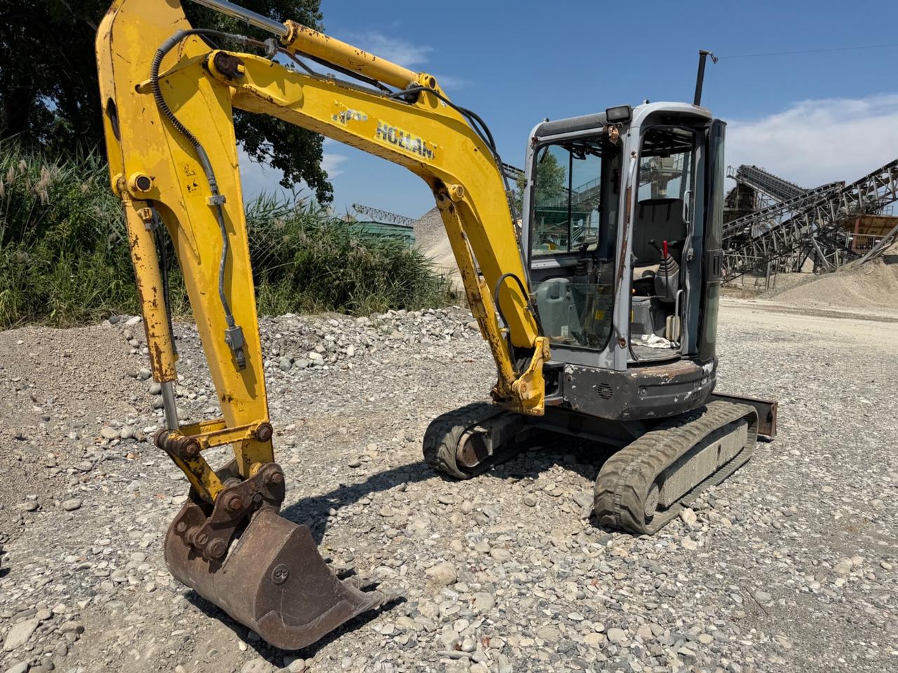 New Holland E 35.2