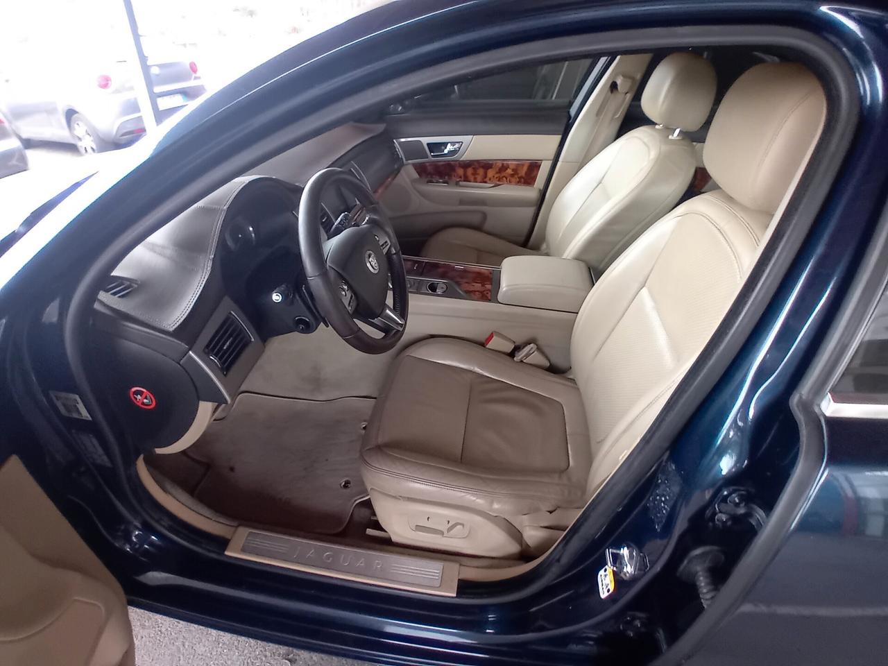 Jaguar XF 2.7D V6 Premium Luxury