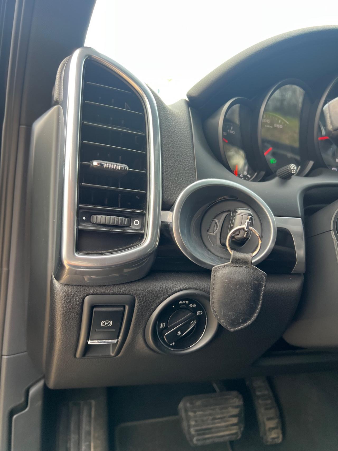 Porsche Cayenne 3.0 Diesel FULL OPTIONAL PERMUTE RATE GARANZIA