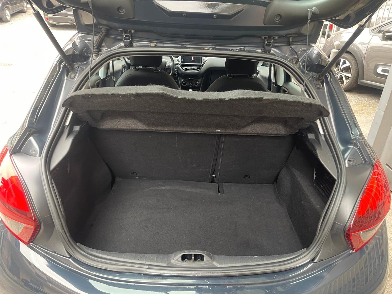 Peugeot 208 1.2 Gpl 82 Cv 5p Allure
