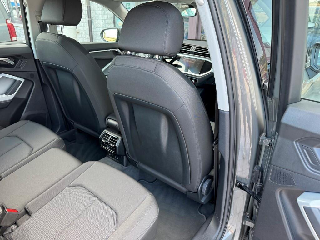 Audi Q3 35 TDI S tronic Business