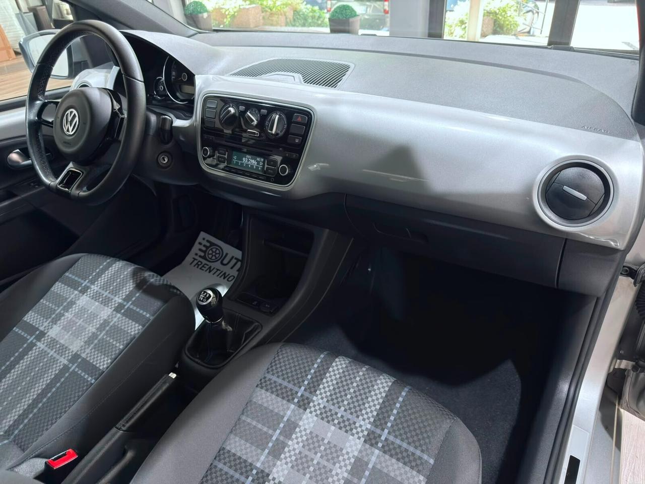 VOLKSWAGEN UP! 1.0 75cv 5p NEOPATENTATI 89.000km