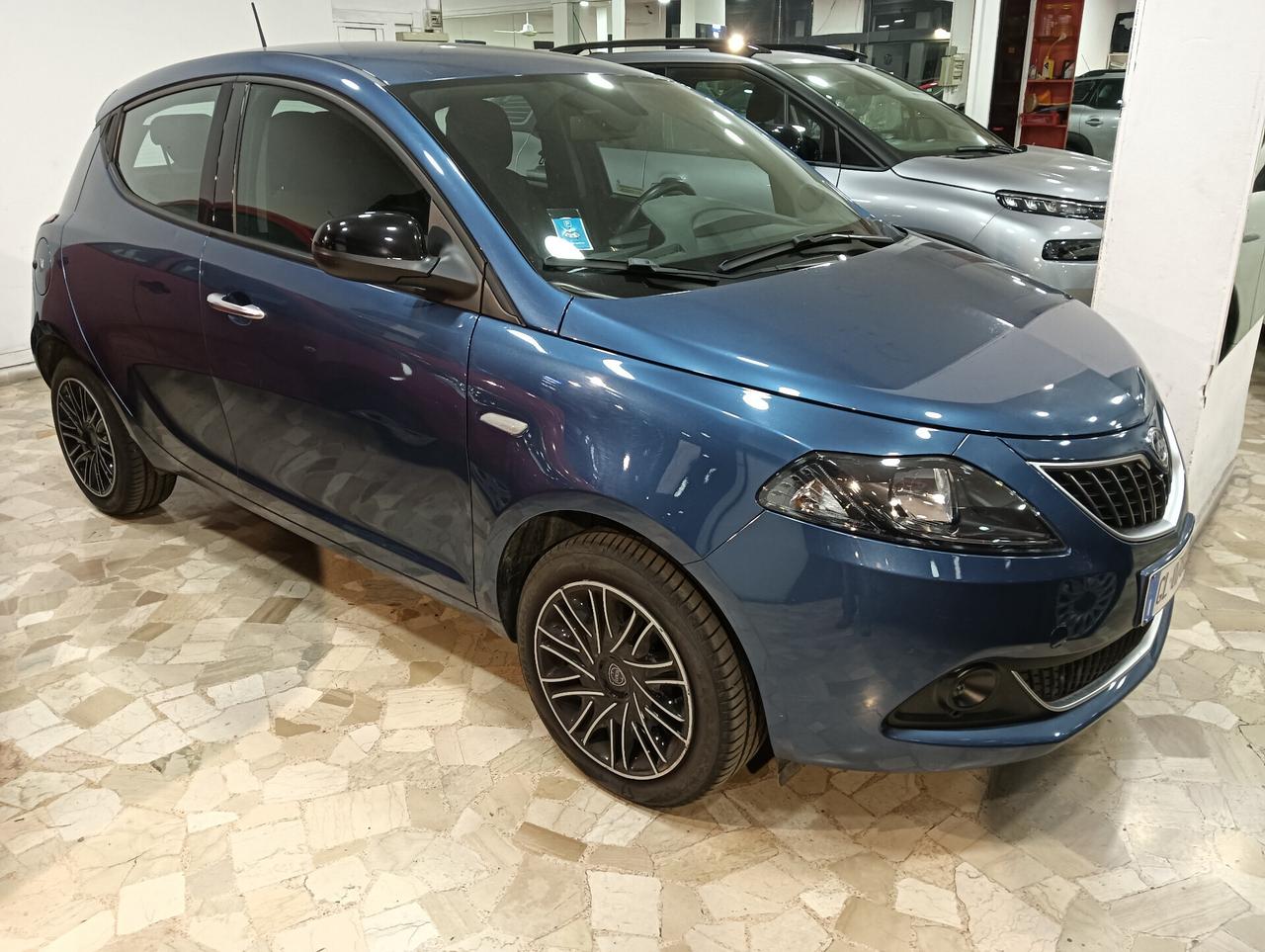 Lancia Ypsilon 1.0 FireFly 5 porte S&S Hybrid Ecochic Silver