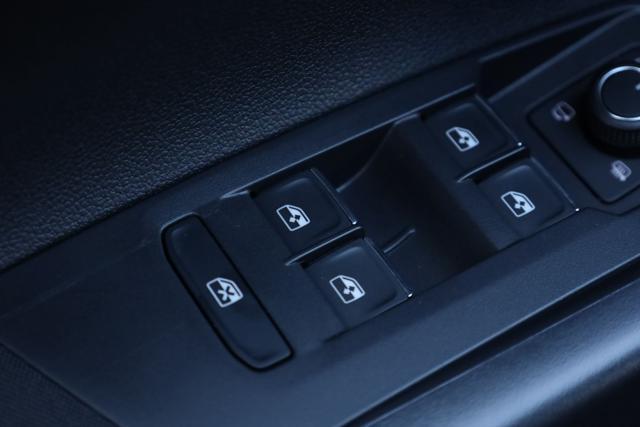 VOLKSWAGEN Taigo 1.0 TSI R-Line