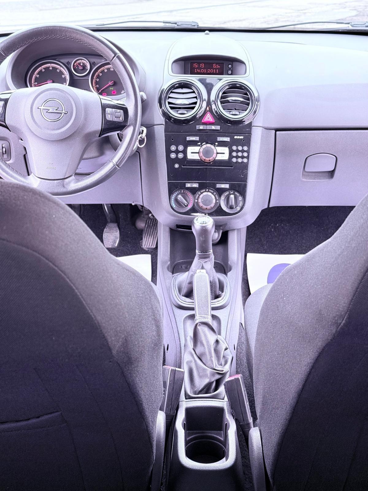 Opel Corsa 1.2 3 porte Club Ok neopatentati