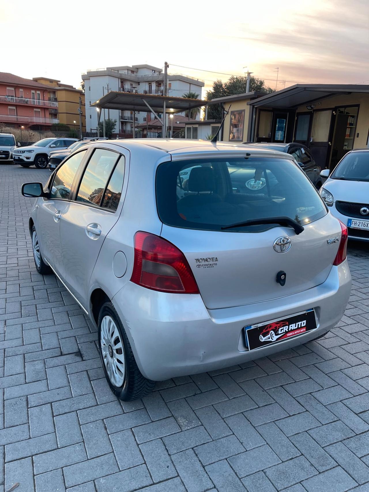 Toyota Yaris 1.0 5 porte