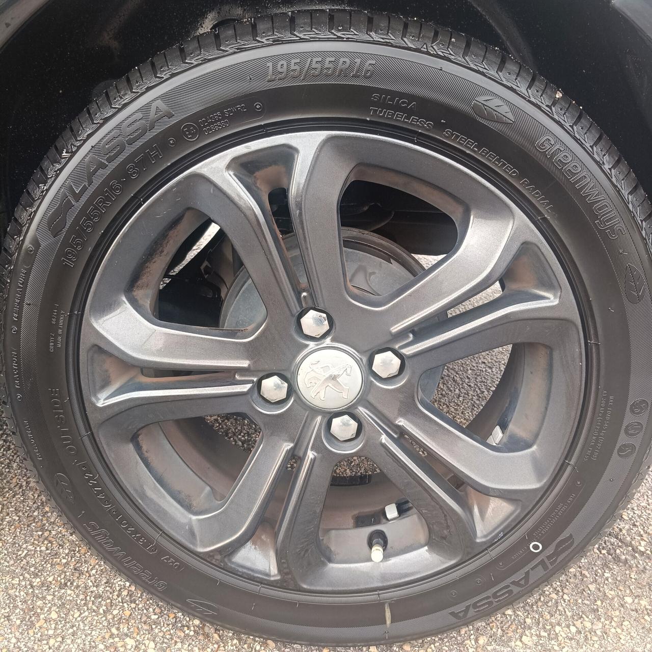 Peugeot 208 1.4 HDi 68 CV 3 porte Allure