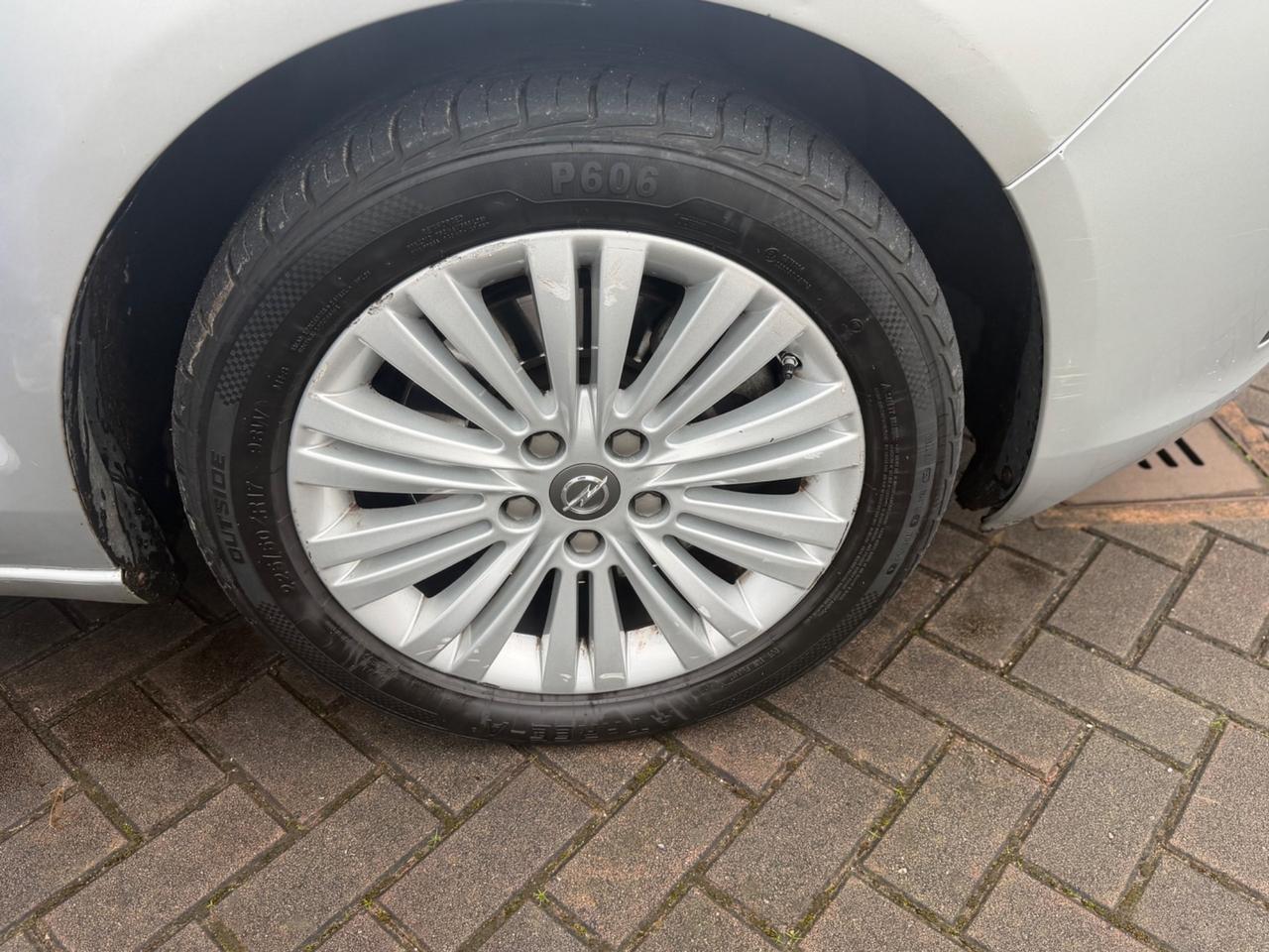 Opel Zafira Tourer 1.4 Turbo 140CV GPL 7 POSTI