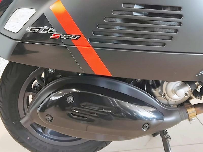 Piaggio Vespa GTS 300 Supersport HPE