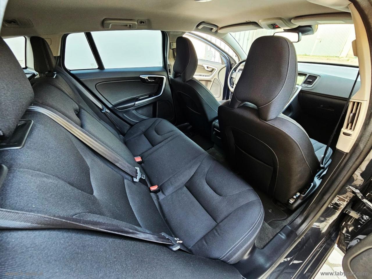 VOLVO V60 D3 Geartronic Summum