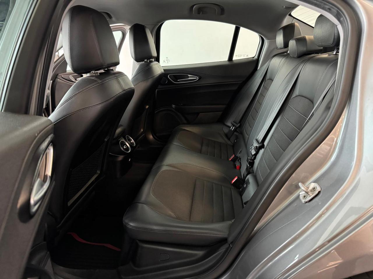 Alfa Romeo Giulia 2.2 T Diesel At8 180cv Super Navi Paddle Full