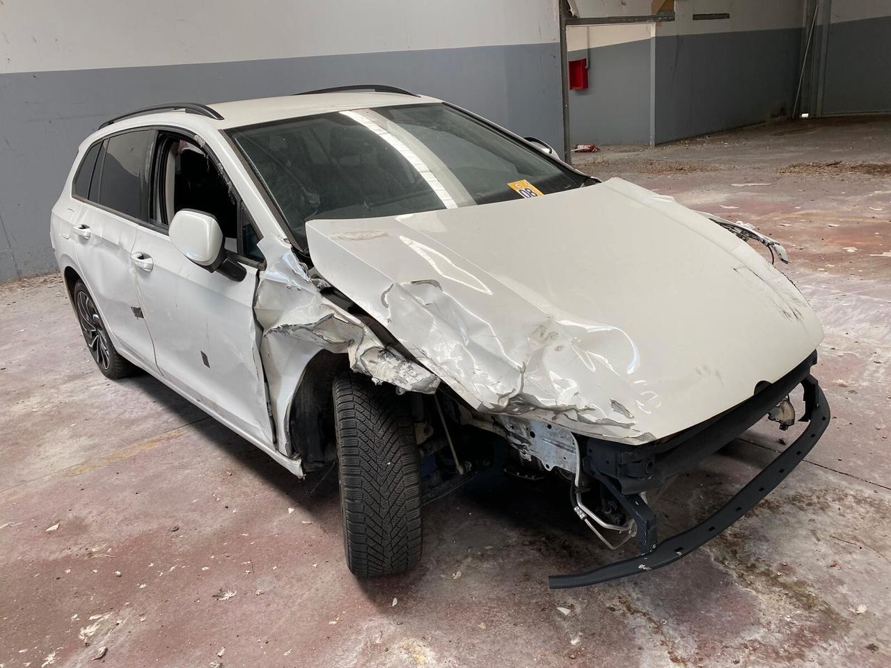 Volkswagen Golf Variant 2.0 tdi 150cv dsg INCIDENTATA