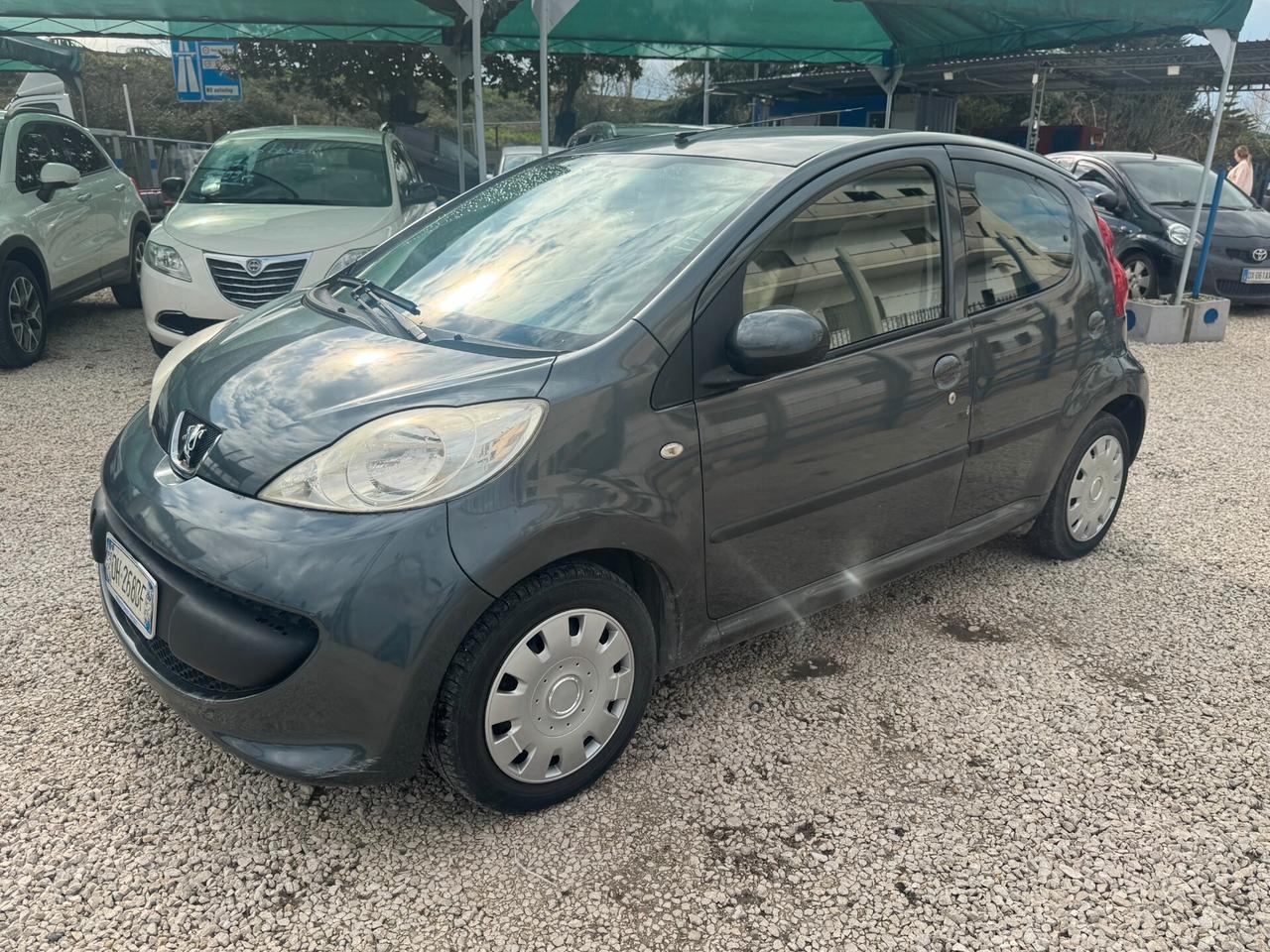 Peugeot 107 1.0 68CV 5p. clima idroguida 2007