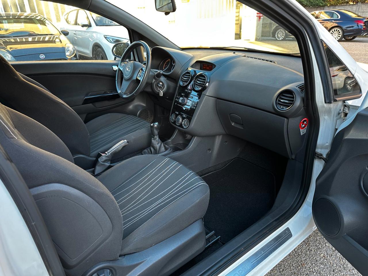 Opel Corsa 1.2 3 porte Club "NEOPATENTATI"