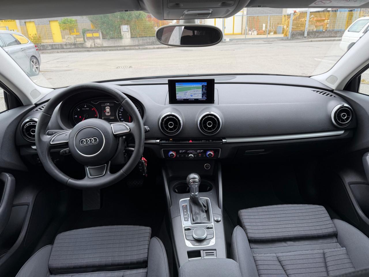 Audi A3 Sedan 1.6 TDI clean diesel S tronic Ambiente