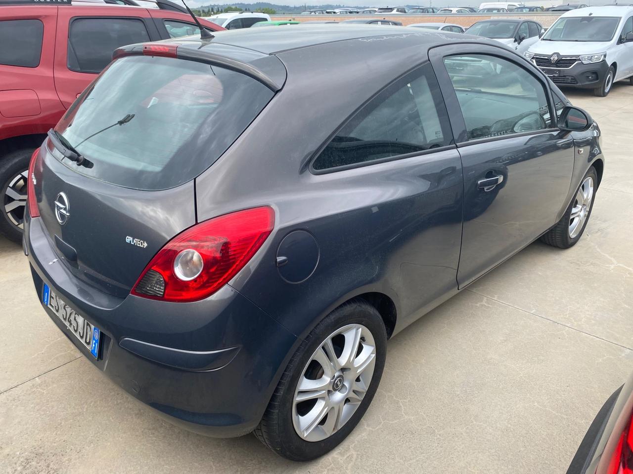 Opel Corsa 1.2 85CV 5 porte GPL-TECH Ecotec 2013 ok per neo patentati