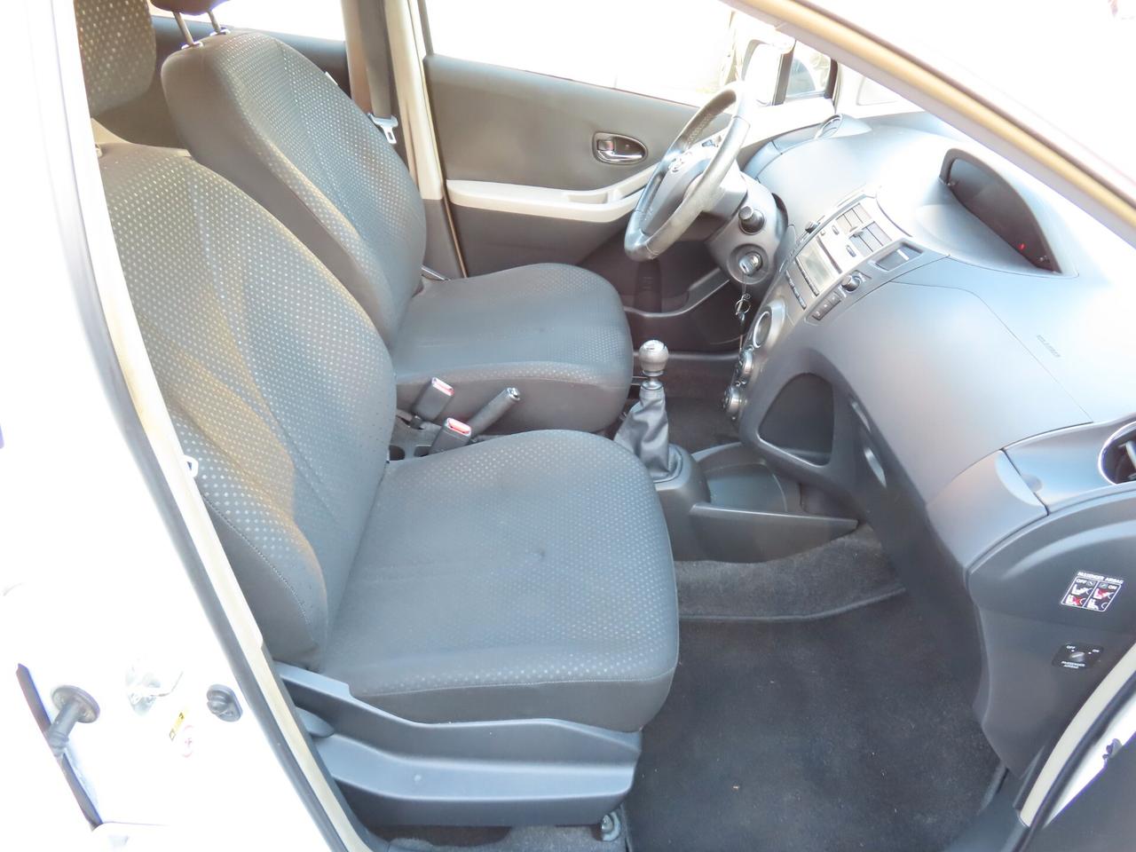 Toyota Yaris 1.3 5 porte Sol 4 CILINDRI 2011