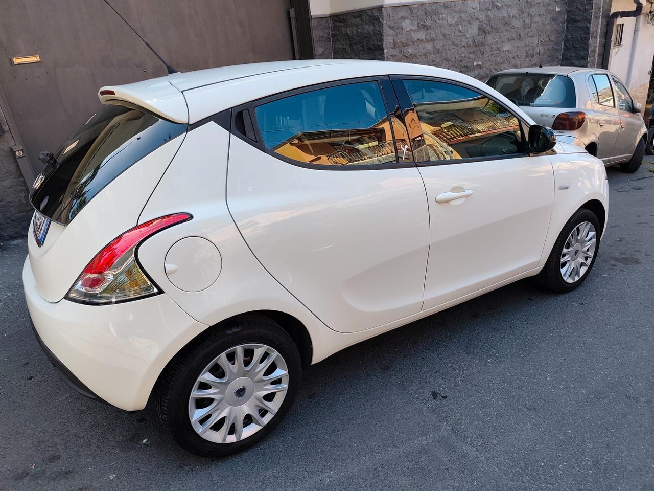 Lancia Ypsilon 1.2 69 CV 5 porte 2015