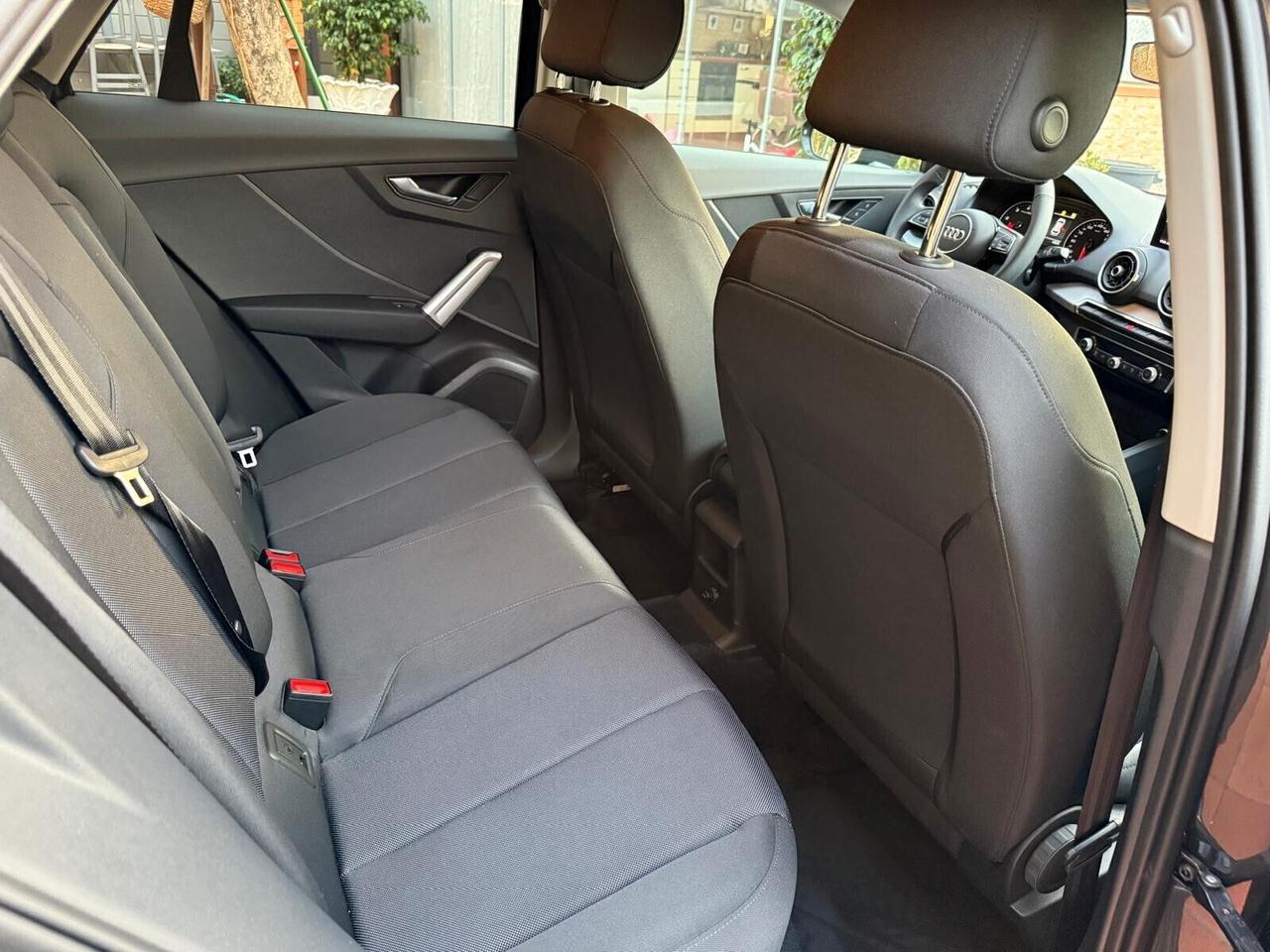 Audi Q2 35 TDI S tronic Business