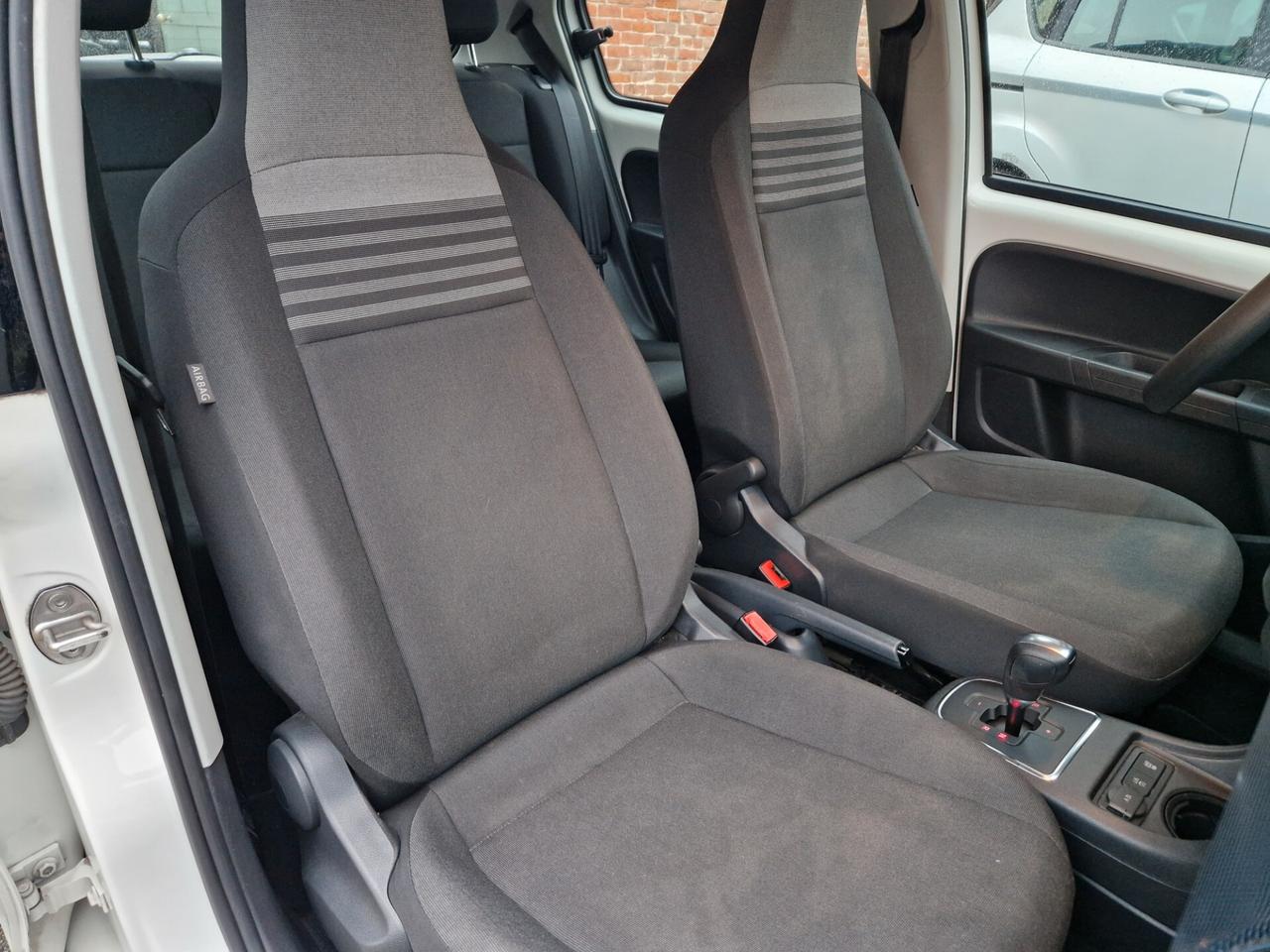 Volkswagen up! 1.0 60CV AUTOMATICA, 5 porte, Bluetooth, Sensori