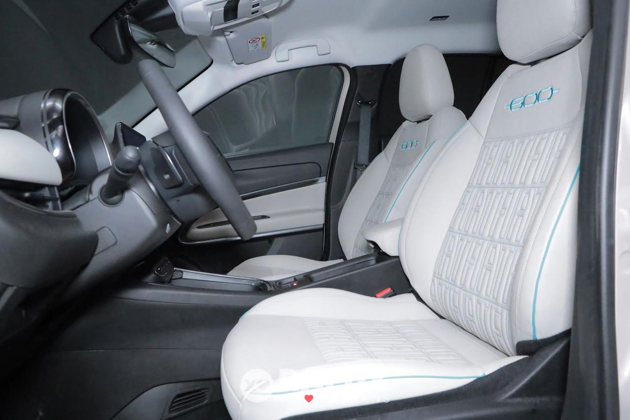 Fiat 600 1.2 hybrid 145CV La Prima auto