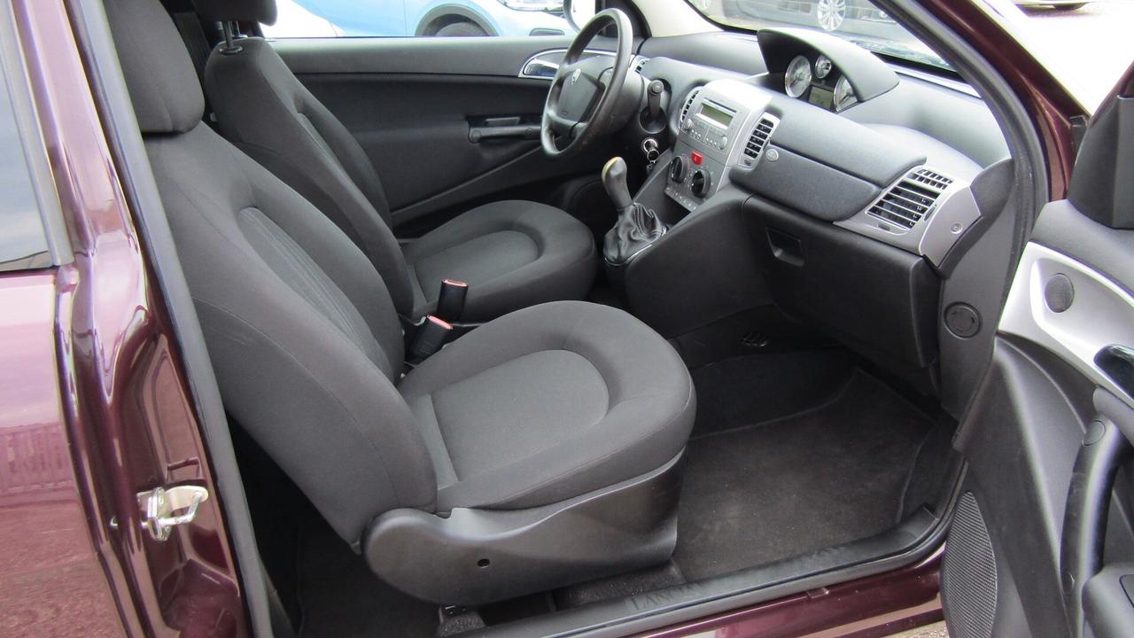 Lancia Ypsilon 1.3 MJT 75 CV Platino