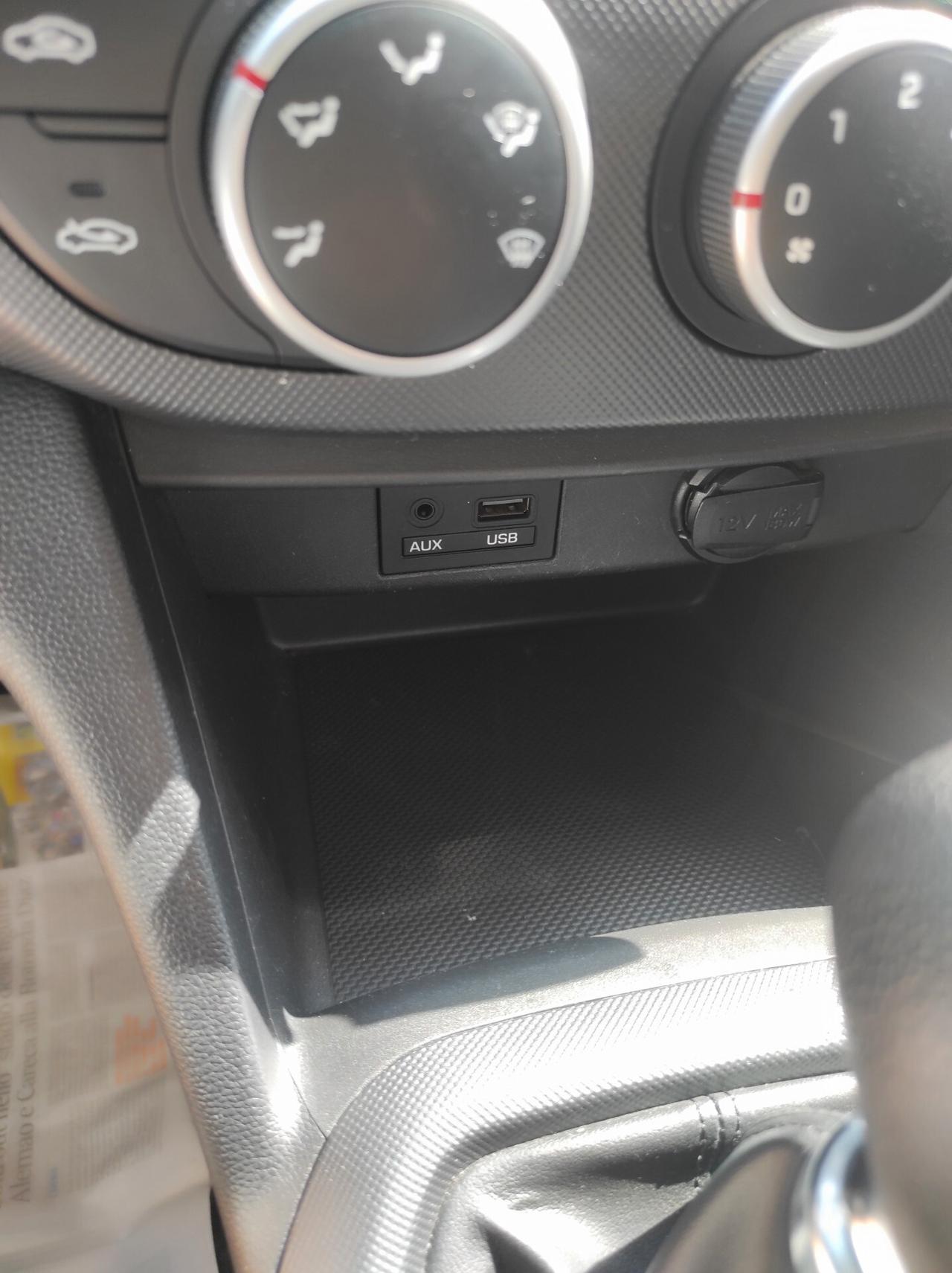Hyundai i10 2018 1.0 Benz UsbAux ComanBluetho