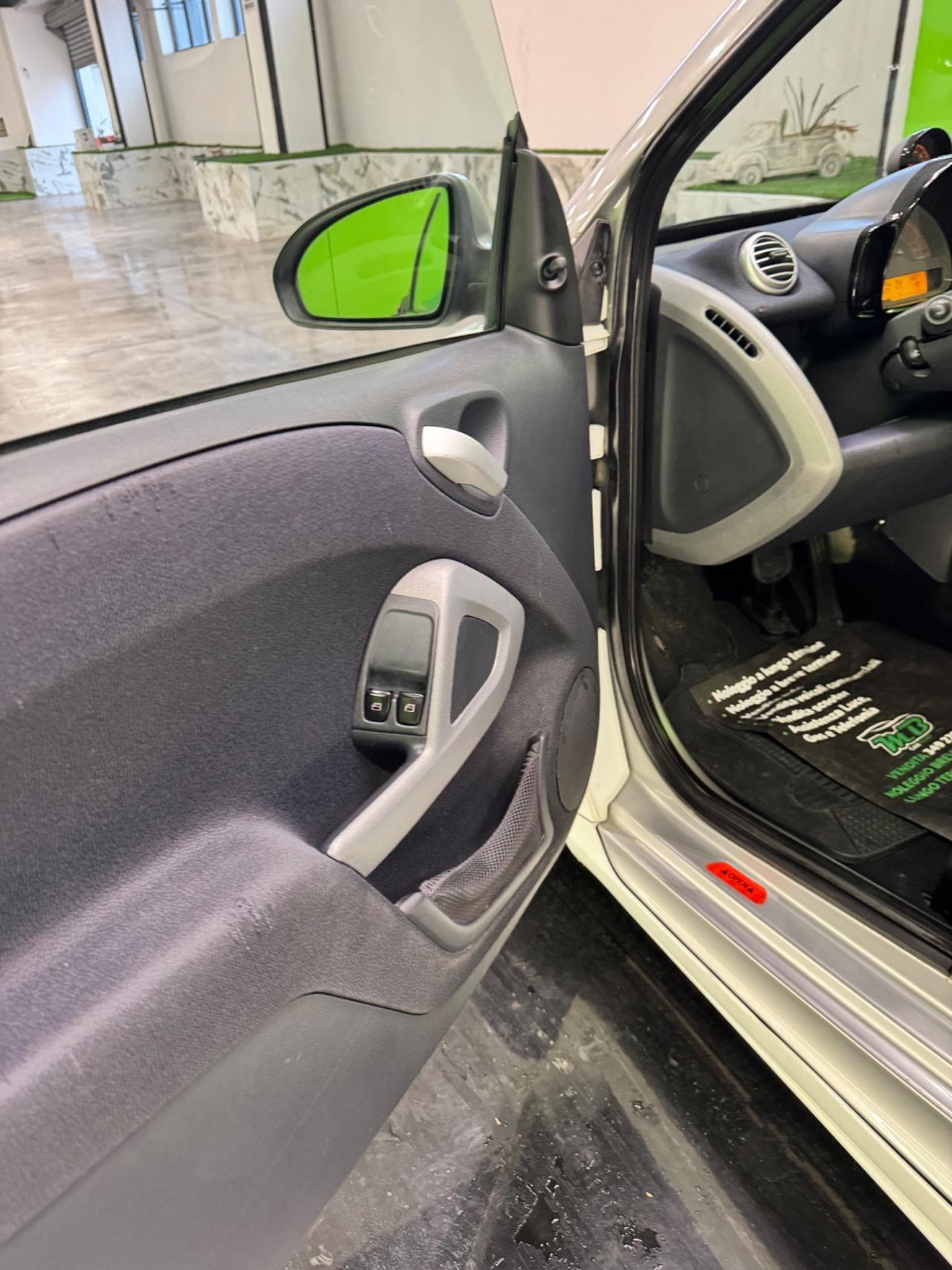 Smart ForTwo 52 kW MHD coupé White Tailor Made