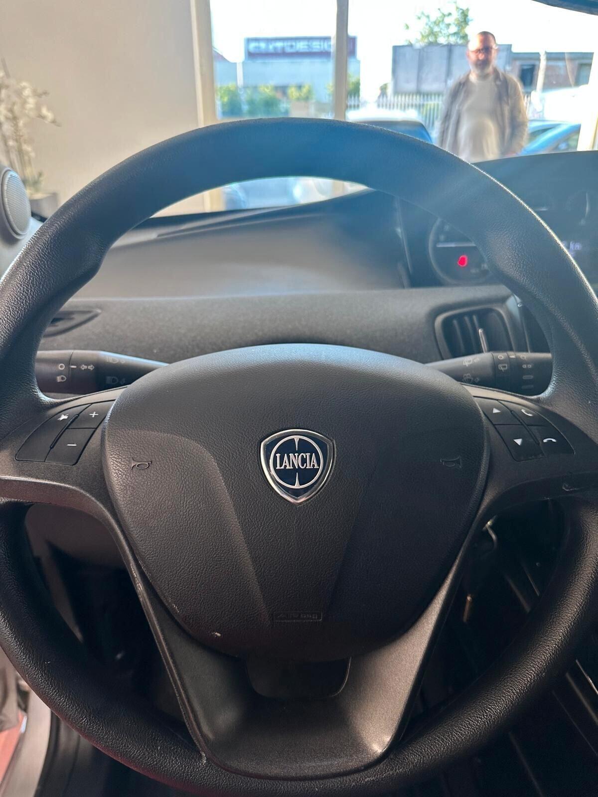 Lancia Ypsilon 1.2 69 CV 5 porte GPL Ecochic Silver