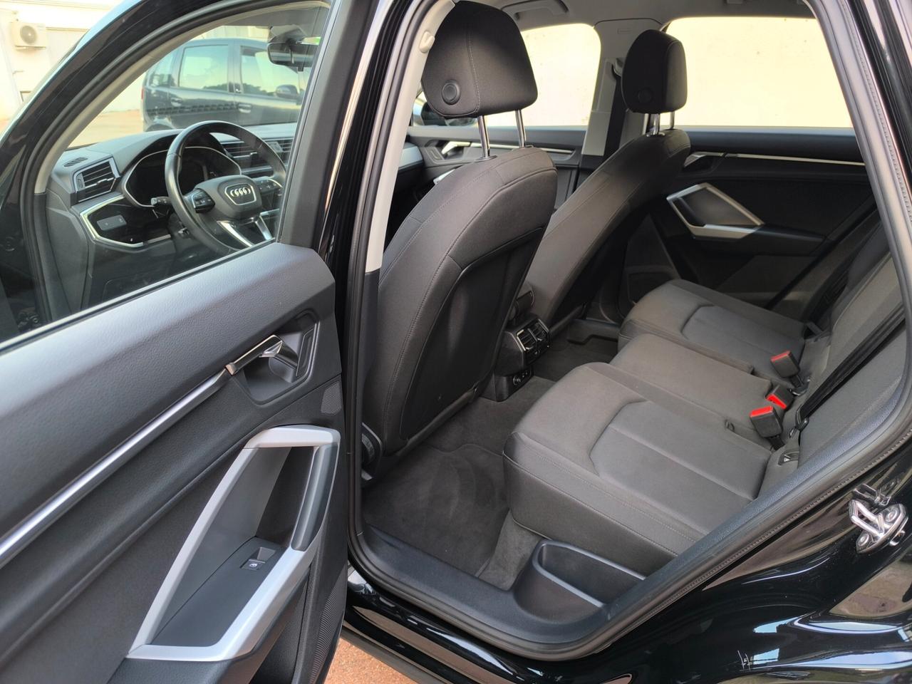 Audi Q3 SPB 45 TFSI e S tronic Business Plus