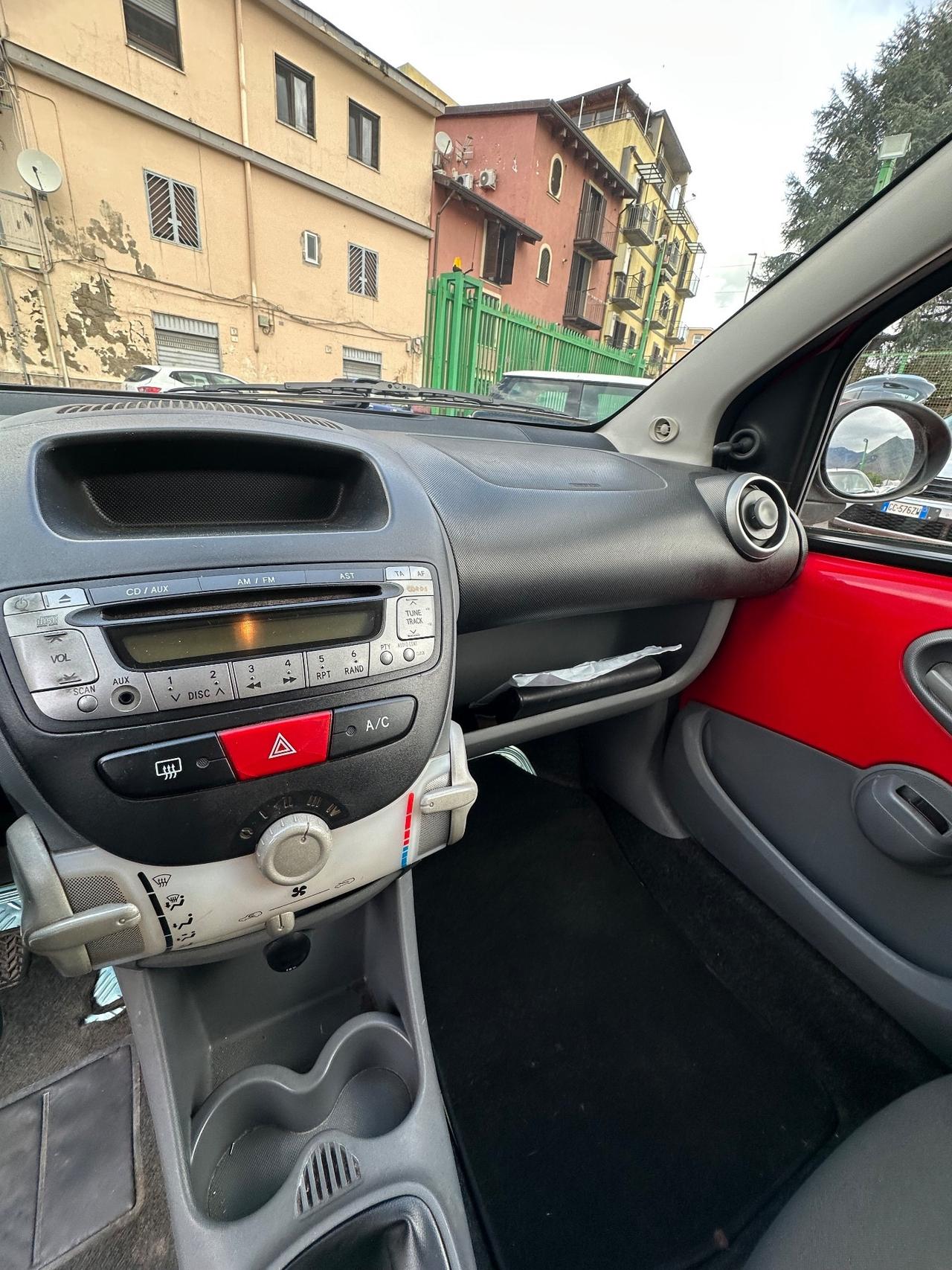 Toyota Aygo 1.0 12V VVT-i 5 porte Sol