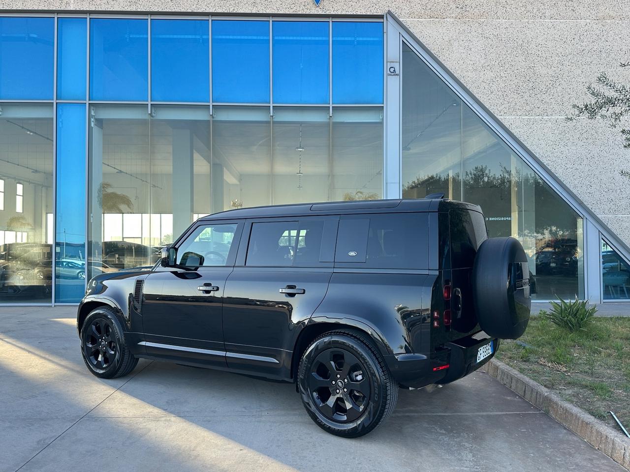 Land Rover Defender 110 3.0d SE awd 200cv auto AUTOCARRO N1