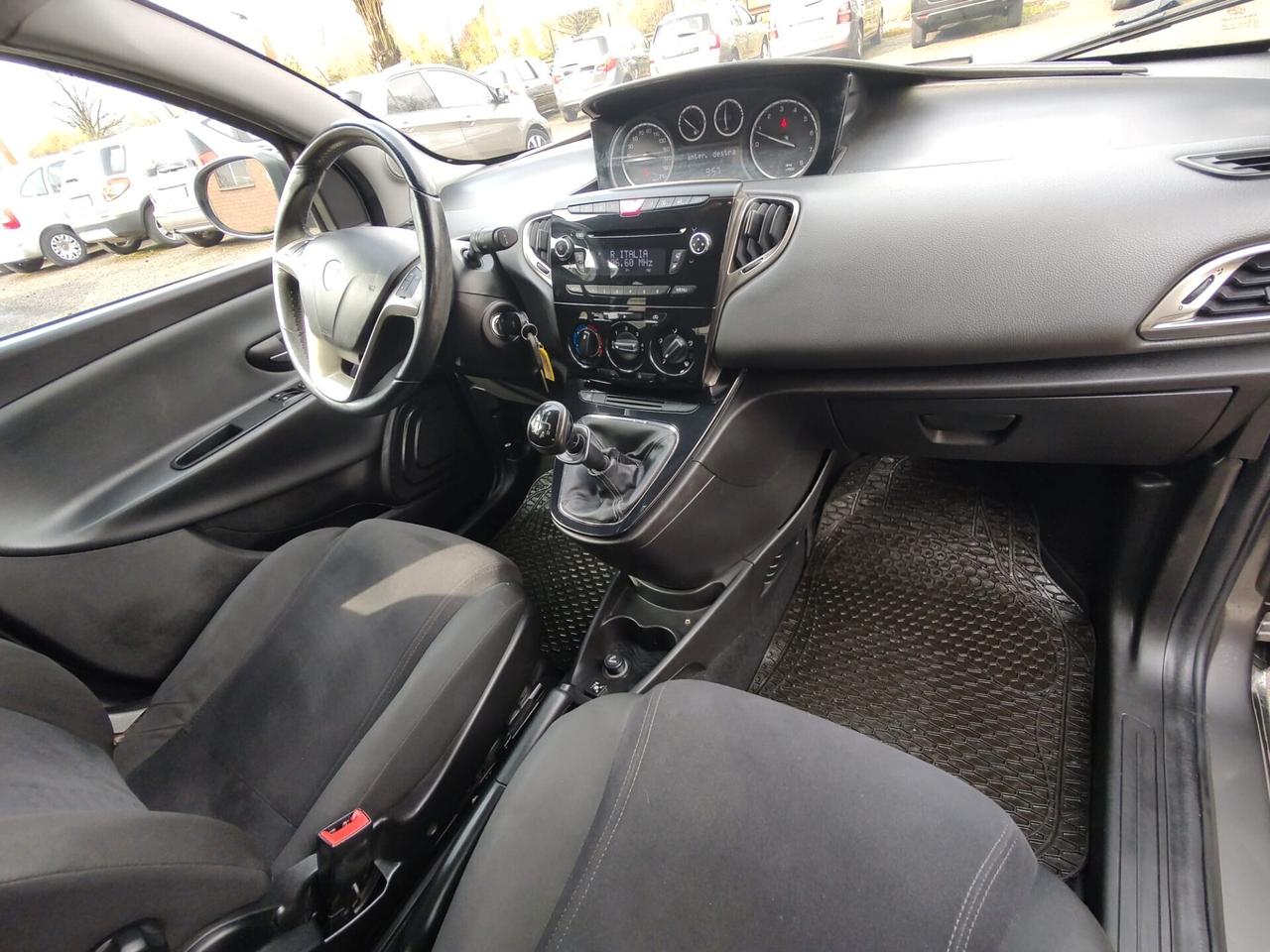 Lancia Ypsilon 1.2 69 CV 5 porte GPL Ecochic Silver, OK NEOPATENTATI, GARANZIA L.12 MESI