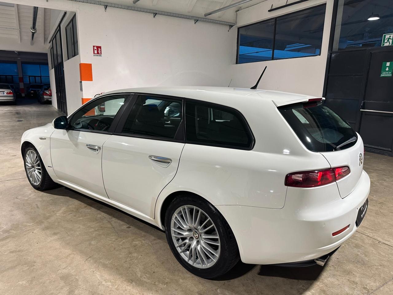 Alfa Romeo 159 1750 TBi Sportwagon BOOK SERVICE COMPLETO