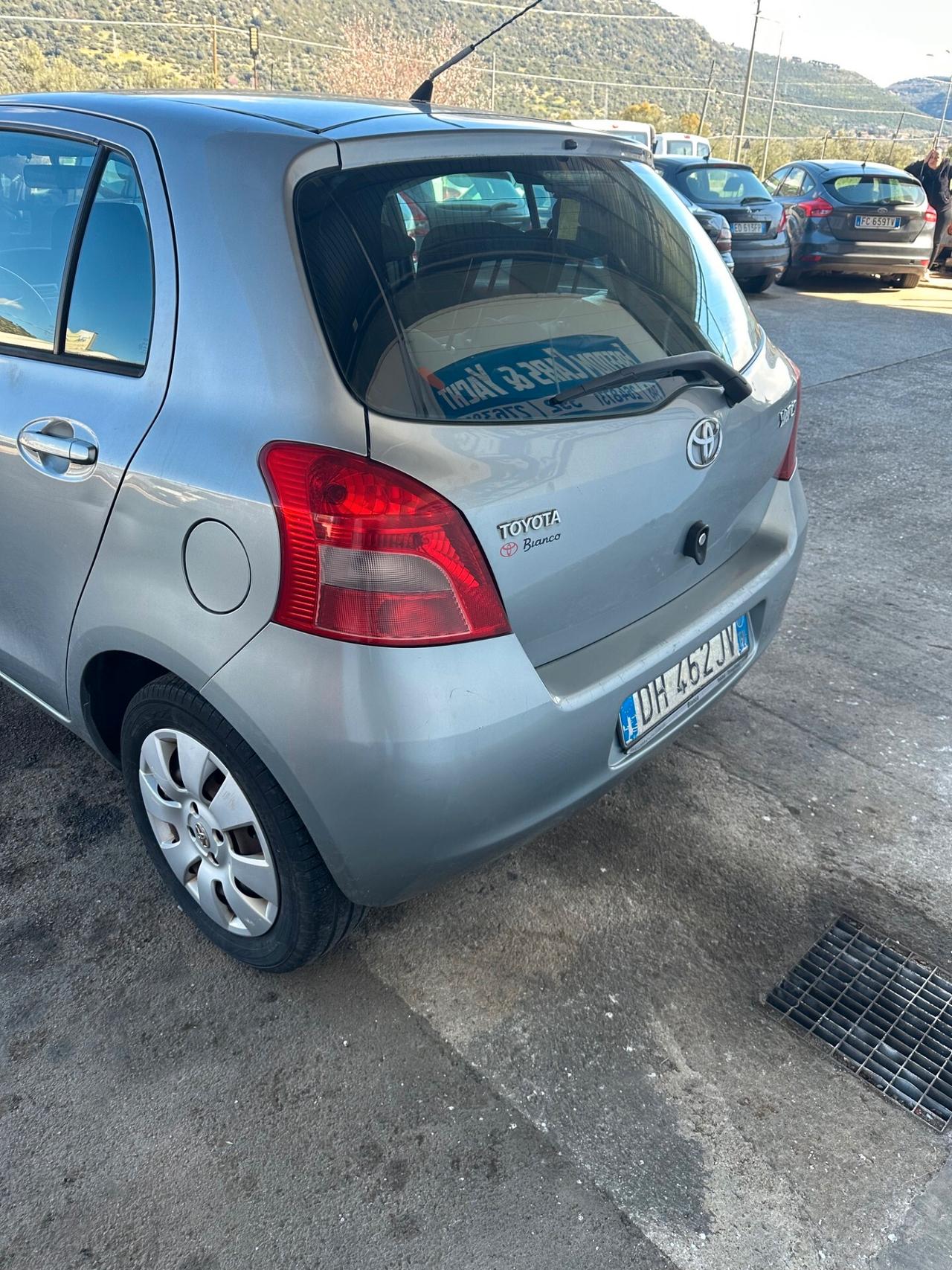 Toyota Yaris 1.0 5 porte
