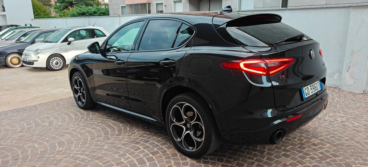Alfa Romeo Stelvio Q4 Veloce total black
