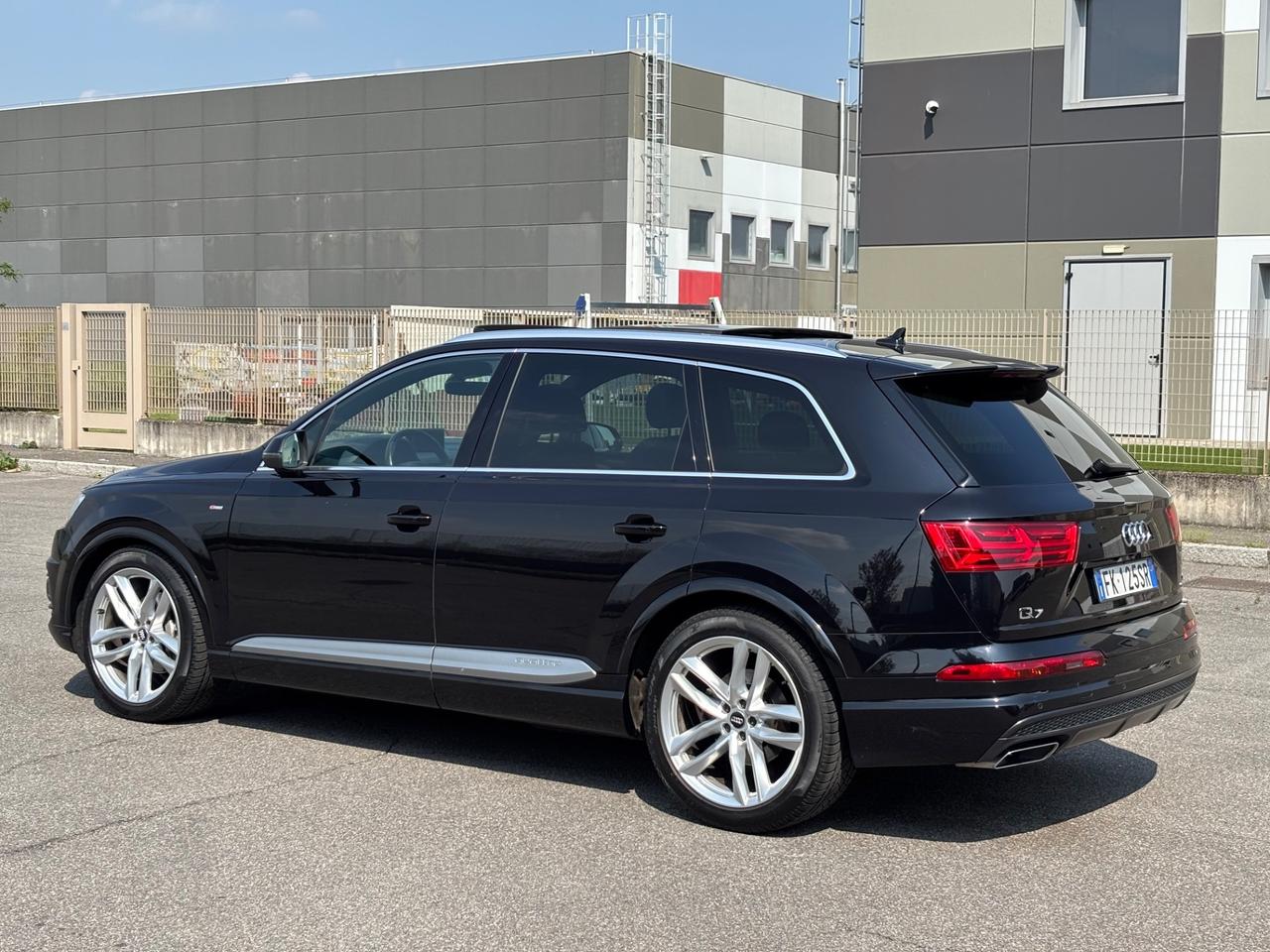 Audi Q7 3.0 TDI 272 CV quattro S LINE,TAGLIANDI CERTIFICATI