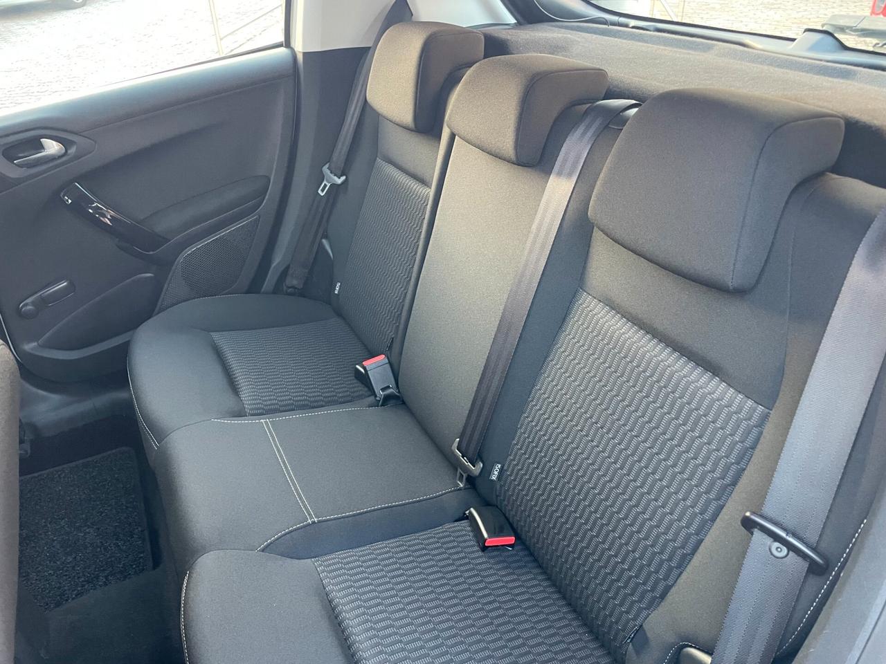 Peugeot 208 PureTech 82 5 porte Allure CINGHIA NUOVA !!!