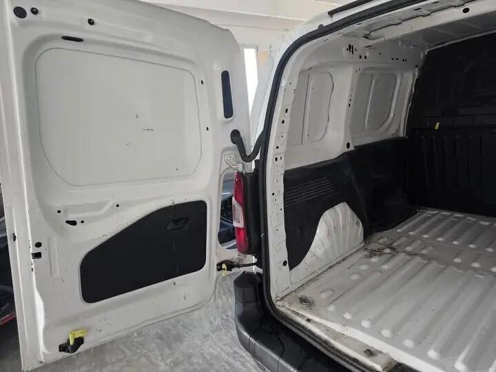 Citroen Berlingo 130cv Furgone 3 posti €6D, da rivedere