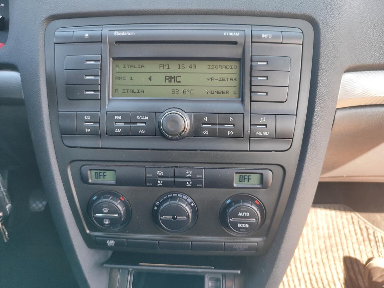 Skoda Octavia 1.6 16V FSI Ambiente